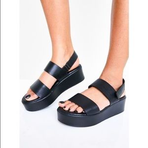Coffee break platform sandals